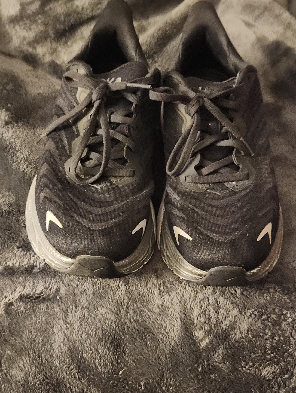 Hoka Women's Arahi 6 Black Athletic Running Shoes. Size 8.5 Wide